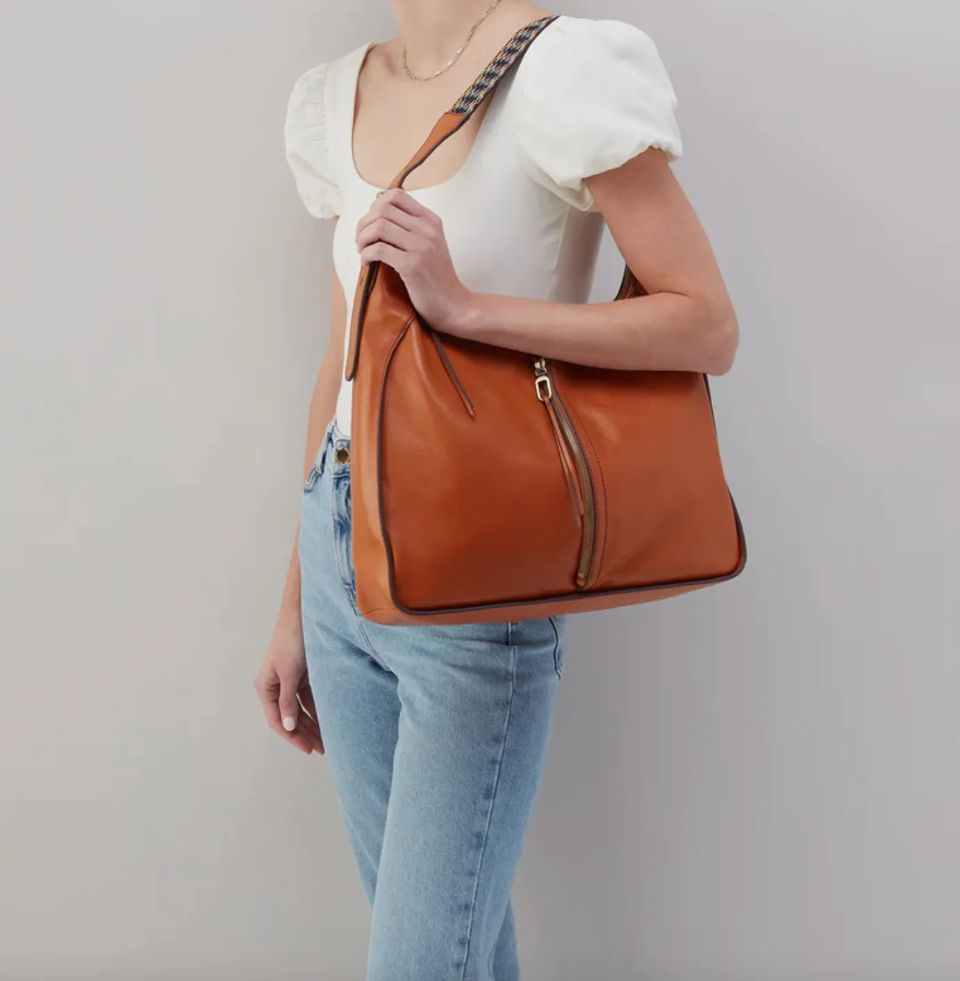 Bellamy Front Zip Hobo | Artisan Leather