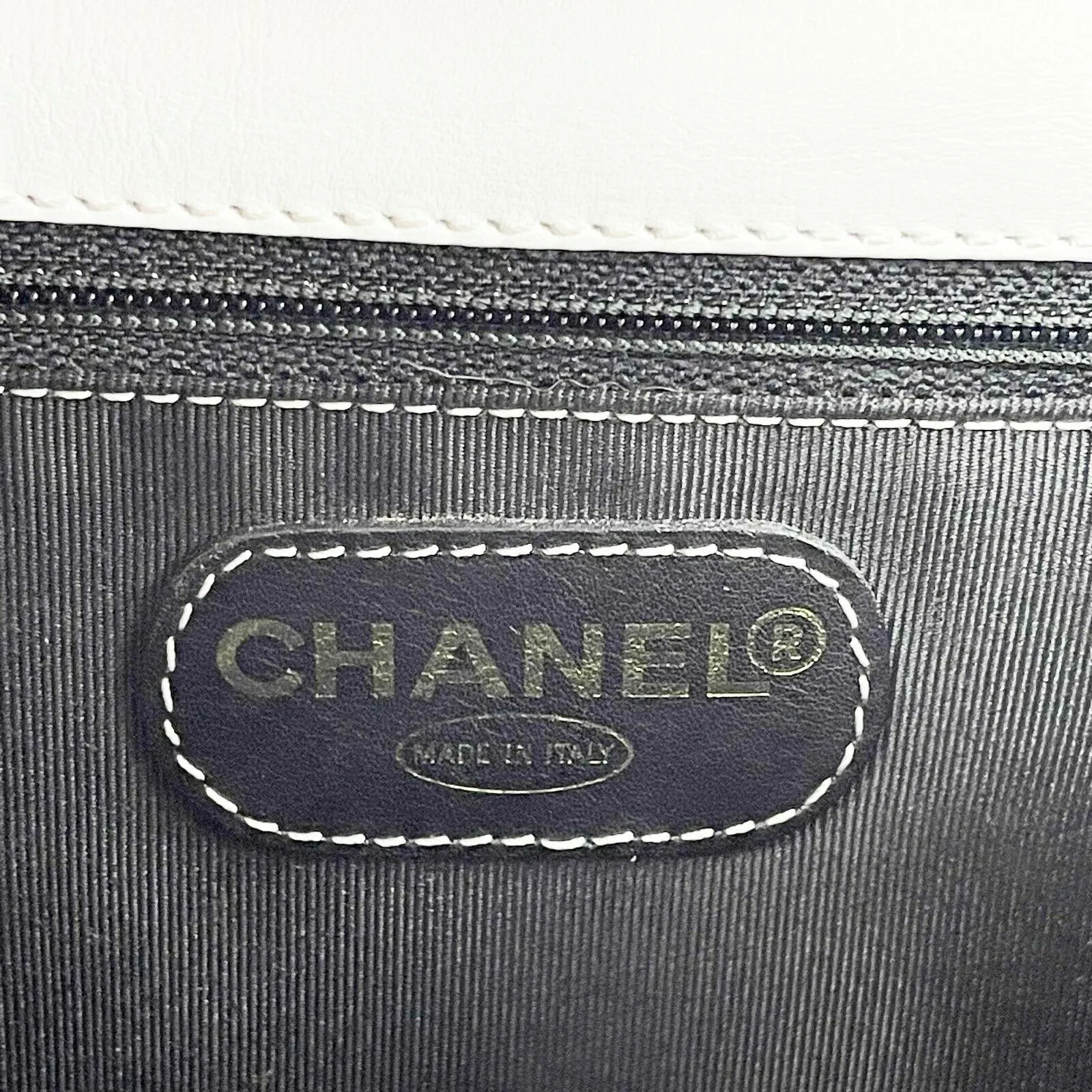 CHANEL - Vintage Medium Classic Flap - CC Lock White / Black Messenger Bag