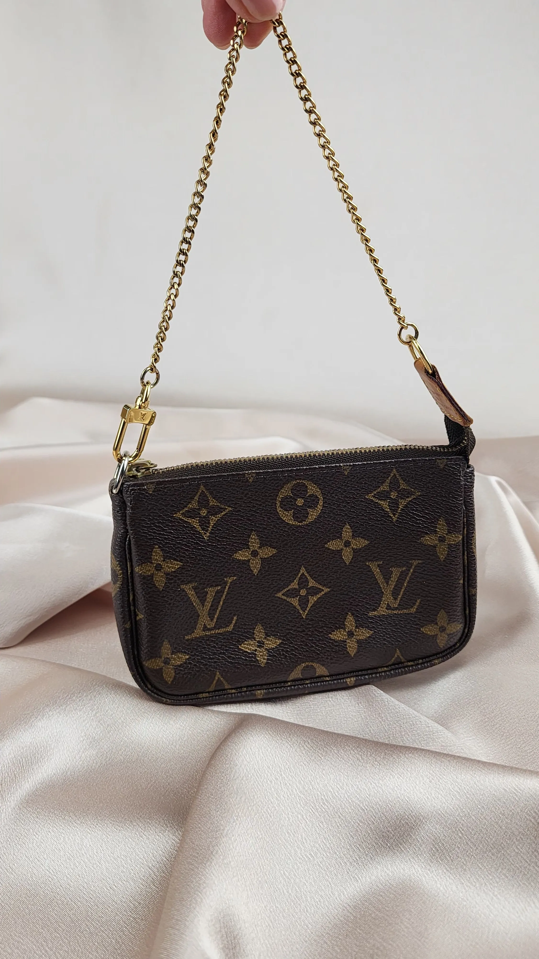 Louis Vuitton Monogram Mini Pochette Accessoires - 885