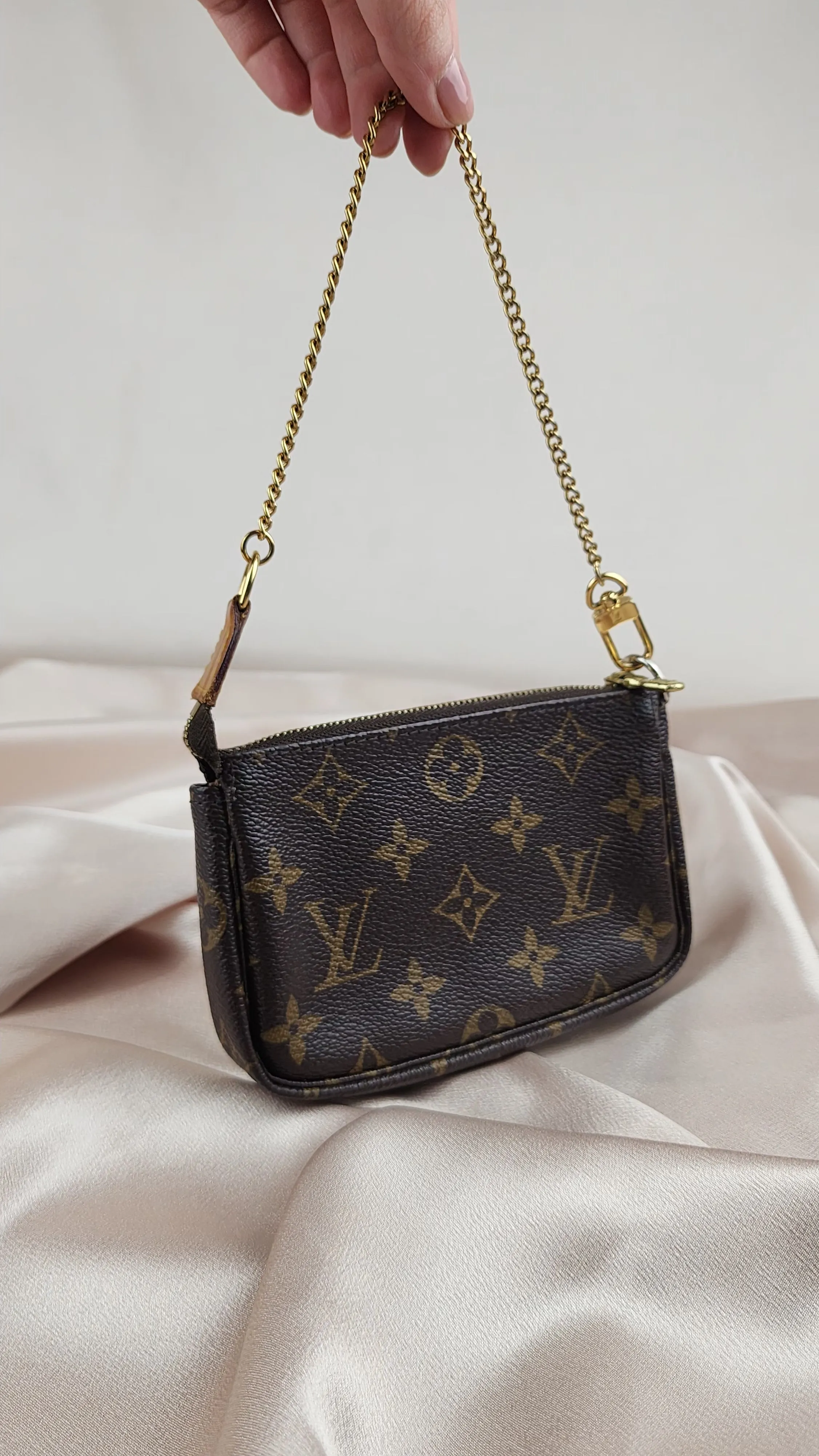 Louis Vuitton Monogram Mini Pochette Accessoires - 885